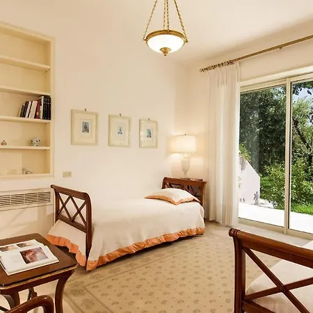 Villa Capricorno 10 *