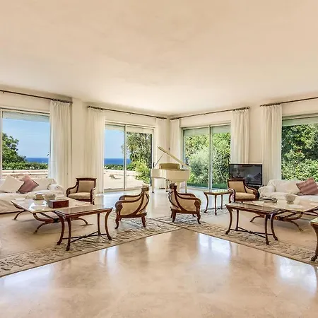 Villa Capricorno 10 *
